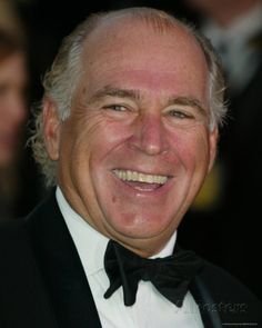 Jimmy Buffett, Legendary Singer-Songwriter, Dies at 76